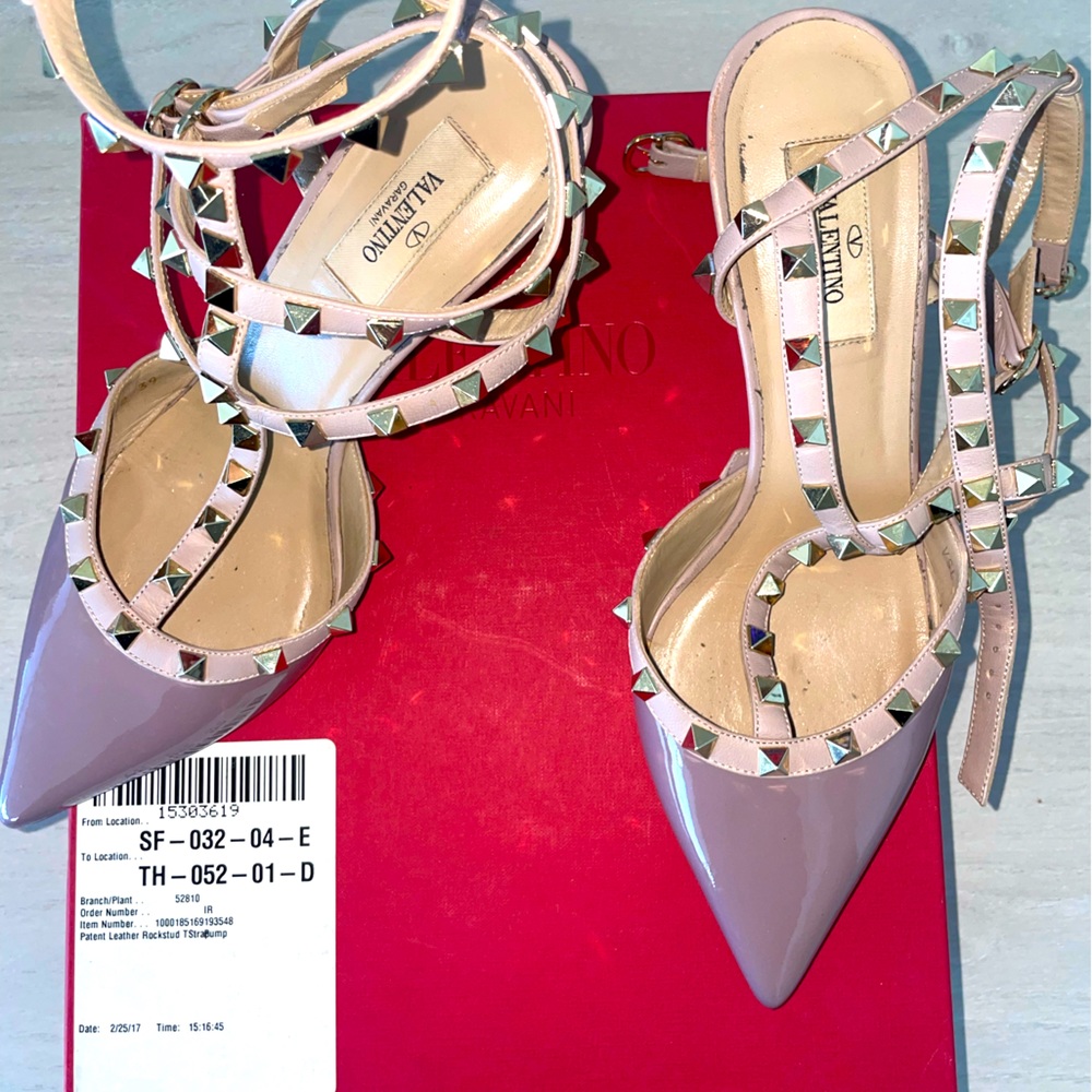 Valentino Garavani Patent Leather Rockstud Caged Point Toe Pump - Size 39
